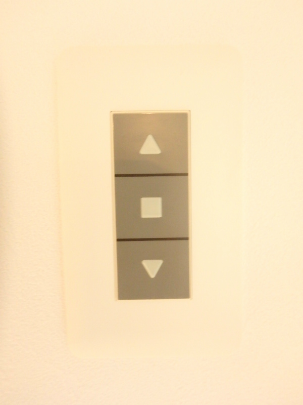 Prima Luce 防犯シャッターは電動です
