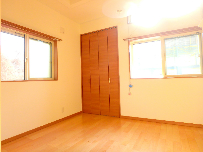 アーバンコート二俣川B棟 二面採光で明るいお部屋です。
