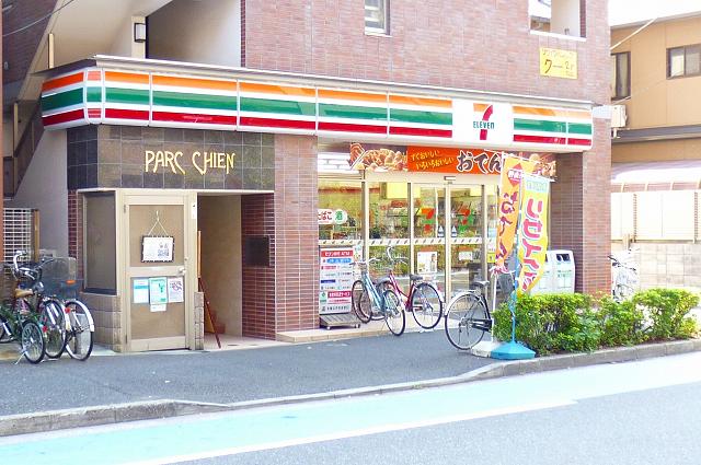 ロイヤル横浜 コンビ二：セブンイレブン　320m