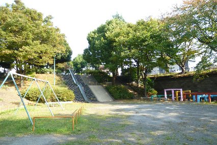 リベルテ代官 公園：代官2丁目公園　140m