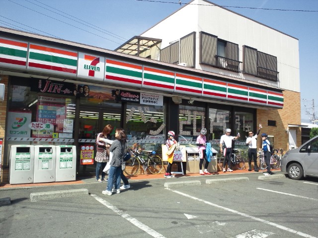 ヒルサイドスクエア コンビ二：ｾﾌﾞﾝｲﾚﾌﾞﾝ 秦野落合店　500m