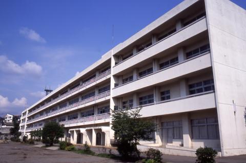 ヒルサイドスクエア 小学校：秦野市立 末広小学校　650m