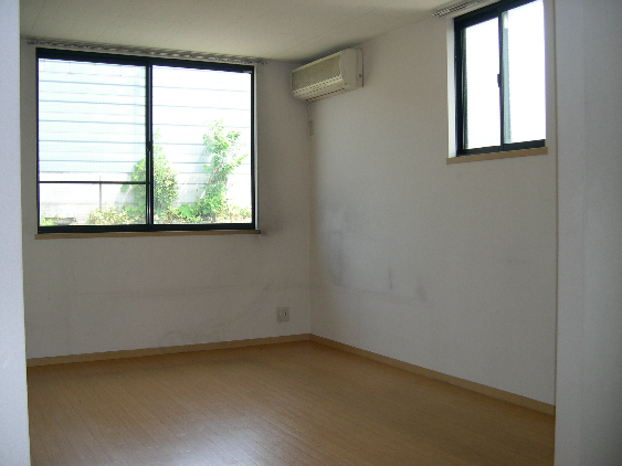 アミスター西湘 窓が多いお部屋です