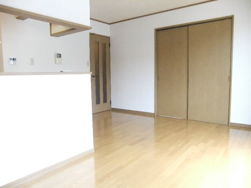 EIKOH CRECENT リビングと洋室