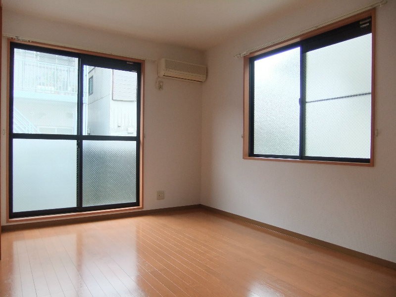 BLUE　SKＹ　SHONAN 窓が多いお部屋です