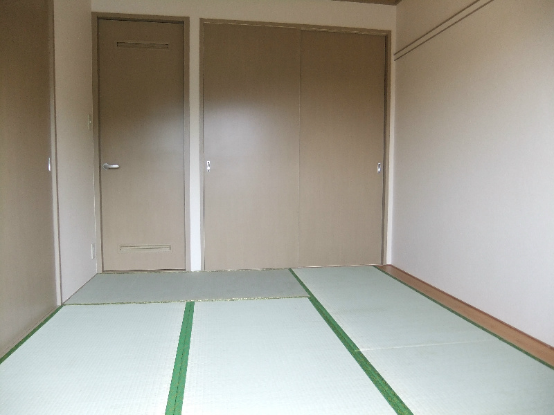 エミネンス湘南Ⅵ 落ち着く和室です