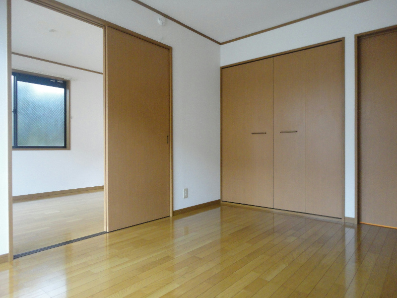 プレール弐番館 梁がなく使いやすいお部屋です。