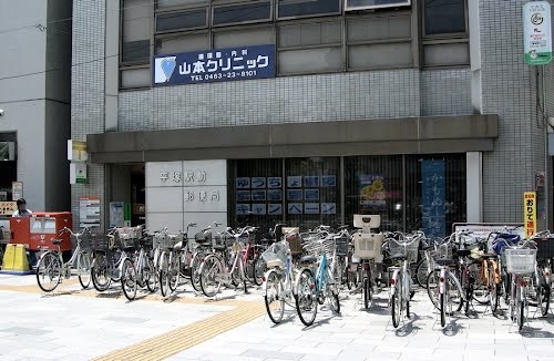 Yビル 郵便局：平塚駅前郵便局　350m