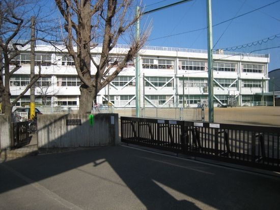 グリーンハイツ 小学校：横須賀市立 山崎小学校　100m
