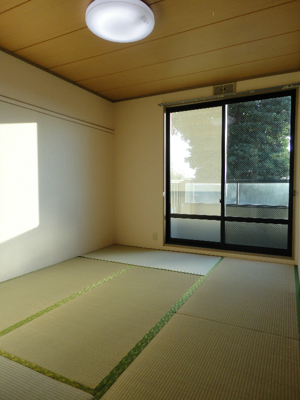 バンベール芦名 落ち着く和室です。