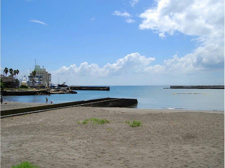 バンベール芦名 海または川：芦名海水浴場　1000m