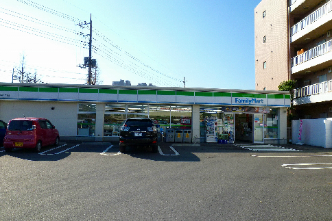 セレ・サガミ コンビ二：ファミリーマート橋本七丁目店　360m