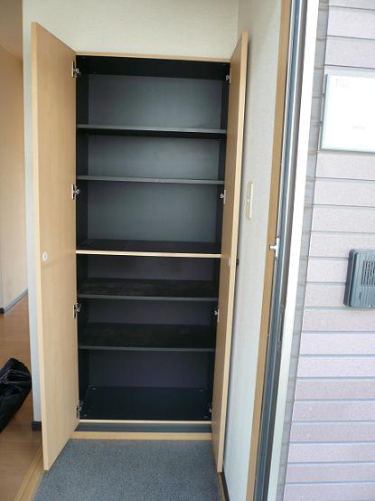 ジュネス・ドミール たっぷり入る下駄箱もあります！