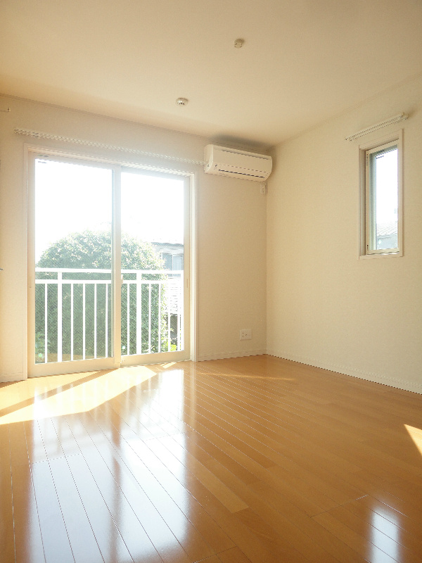 エスポワール昭和Ⅱ 窓が多いお部屋です