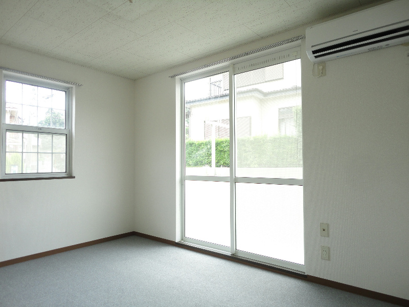 カーサおりも壱番館 窓が多いお部屋です