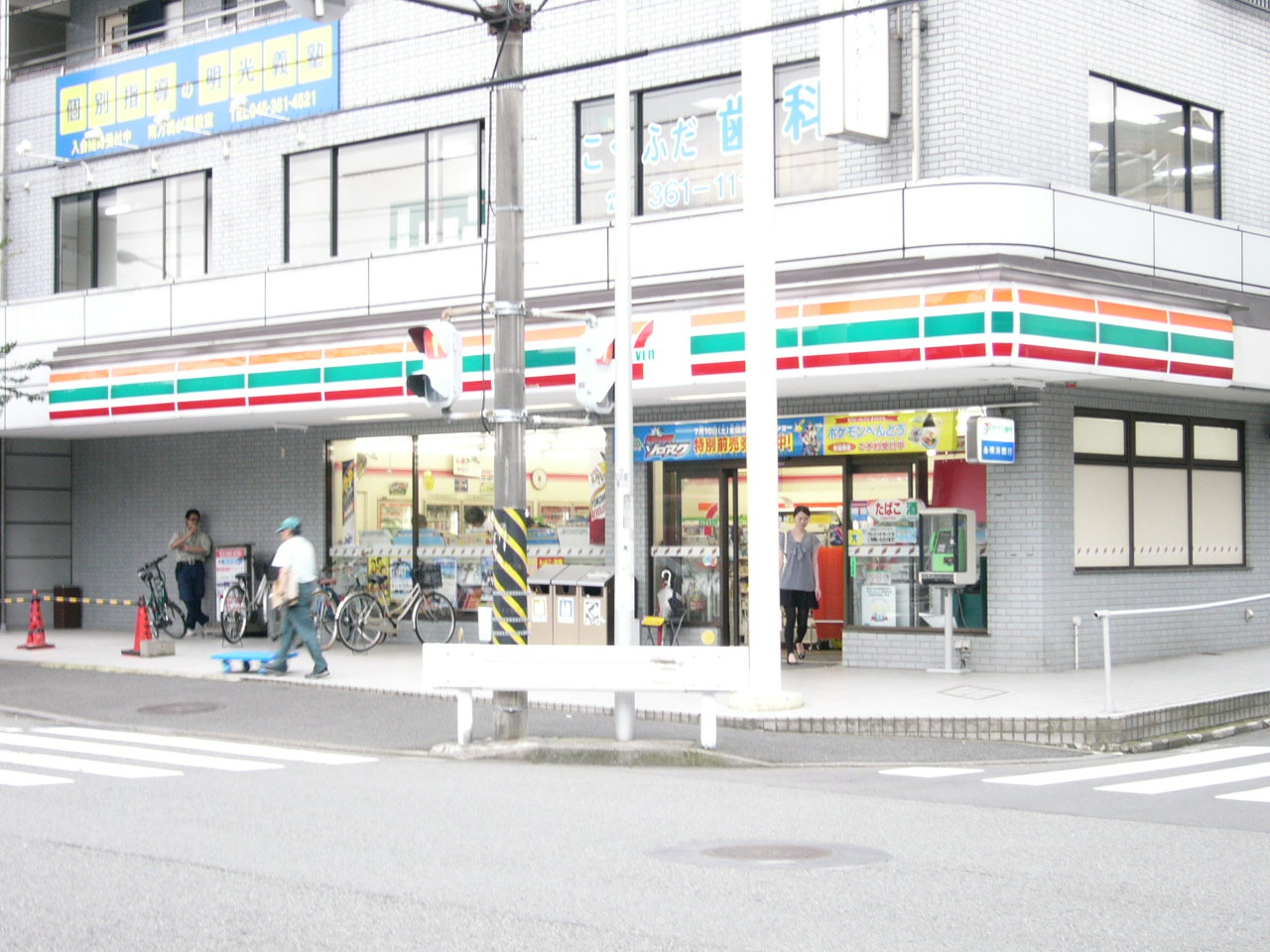 グリーンヒルK コンビ二：セブンイレブン南万騎が原駅前店　350m