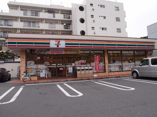 アリオッソ コンビ二：セブンイレブン　90m