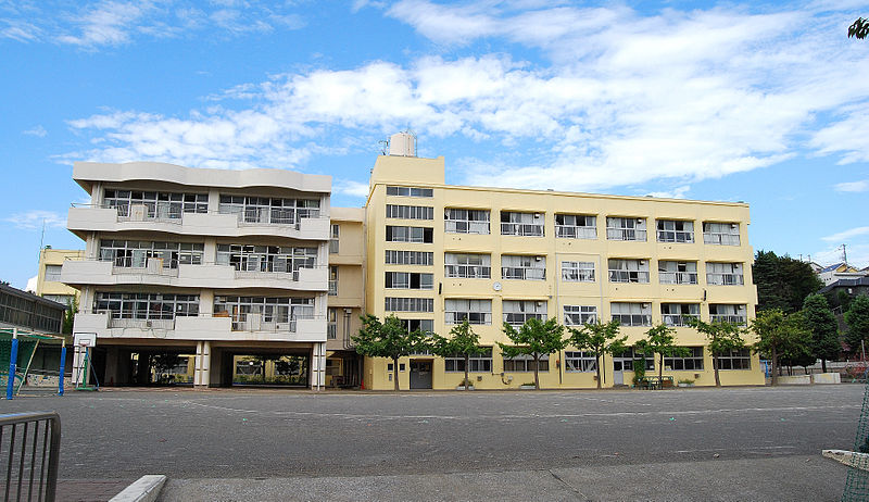 プルミエール百合 小学校：横浜市立 駒林小学校　50m