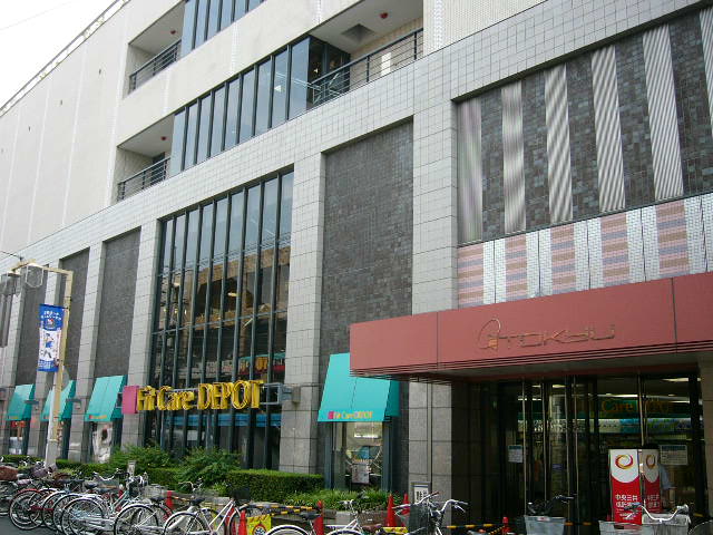 プルミエール日吉 ドラッグストア：フィットケア・デポ日吉東急店　800m