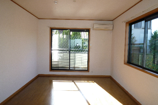 柳風荘 窓が多いお部屋です