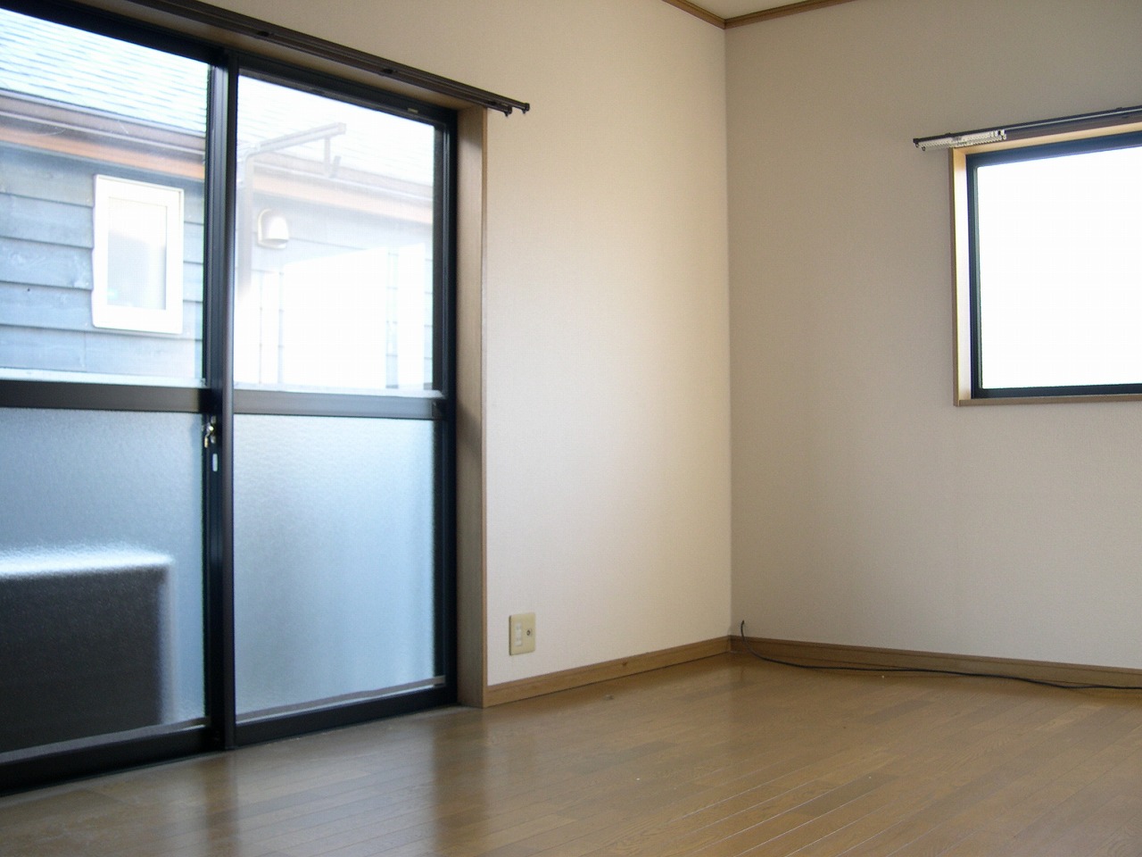 プチハウス 窓が多いお部屋です