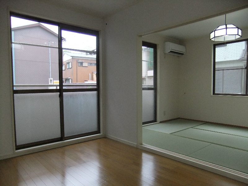 コーポ山本 窓が多いお部屋です