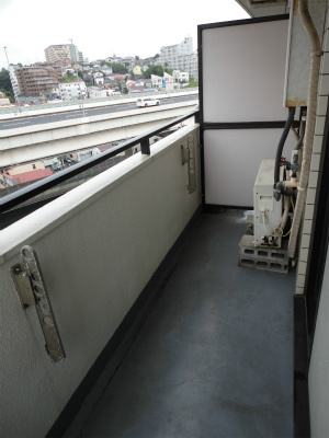 ロータリーライフ石川町 広いベランダ
