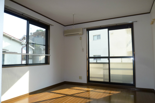 ＳＫハイツ 窓の多いお部屋です