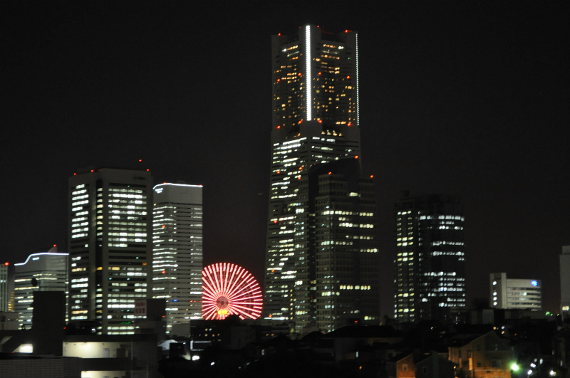 モンテベルデ横浜中央 夜になると共用部からはみなとみらいが見れます！