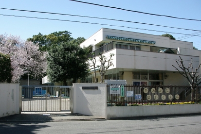 グリーンアベニュー 幼稚園：調布市立 上布田保育園　178m