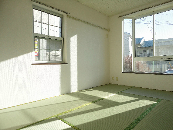 ウエスト一番館 窓が多いお部屋です