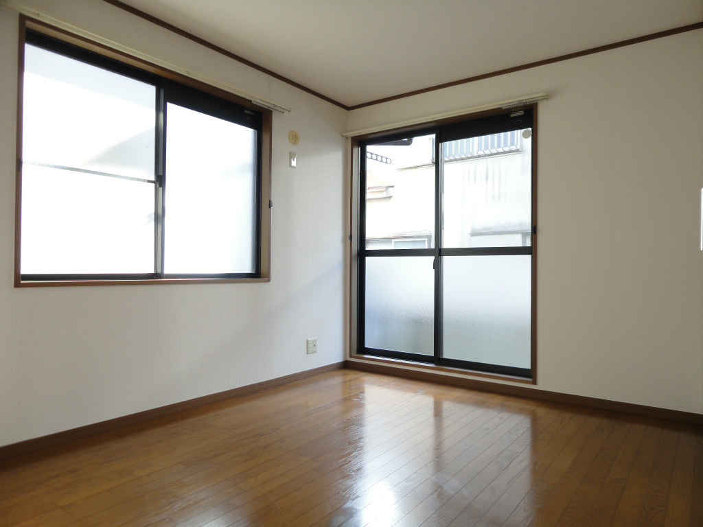 グレイスコート 窓が多いお部屋です