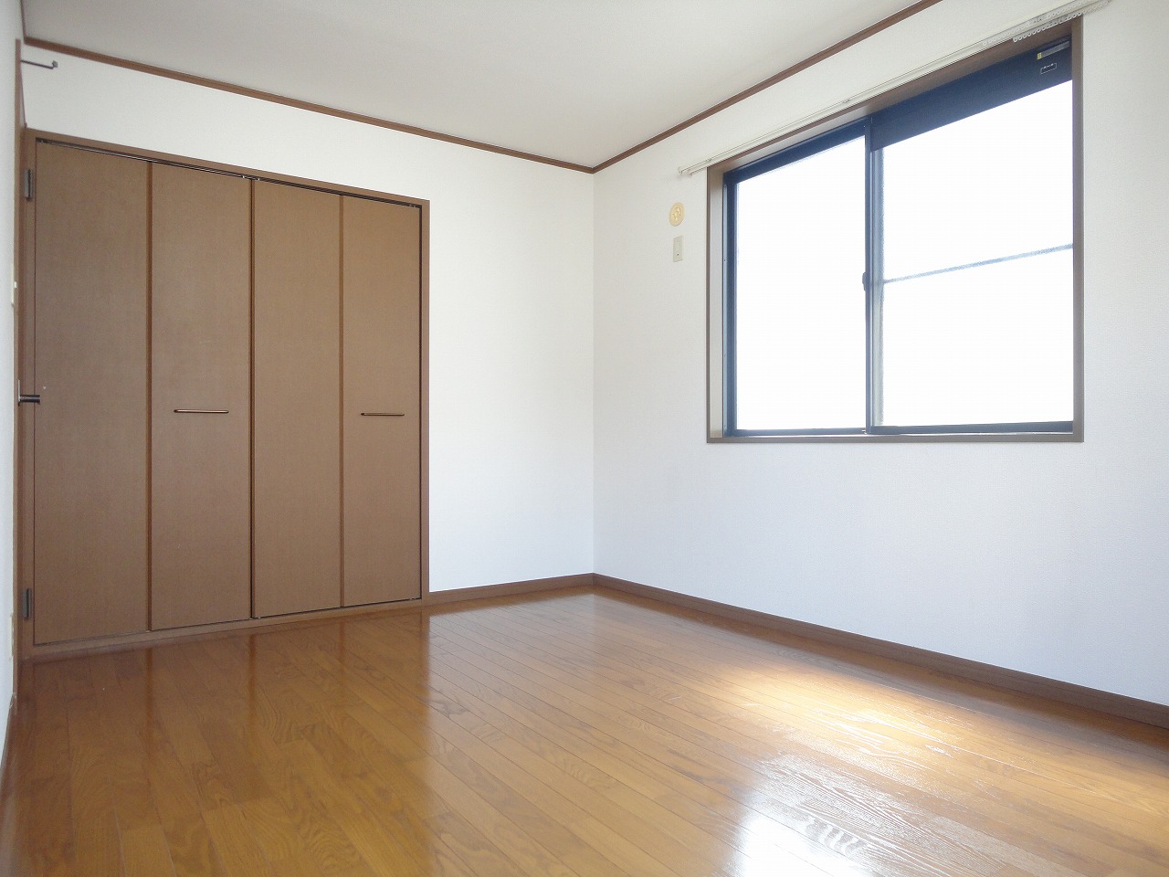グレイスコート クローゼット付きで明るいお部屋