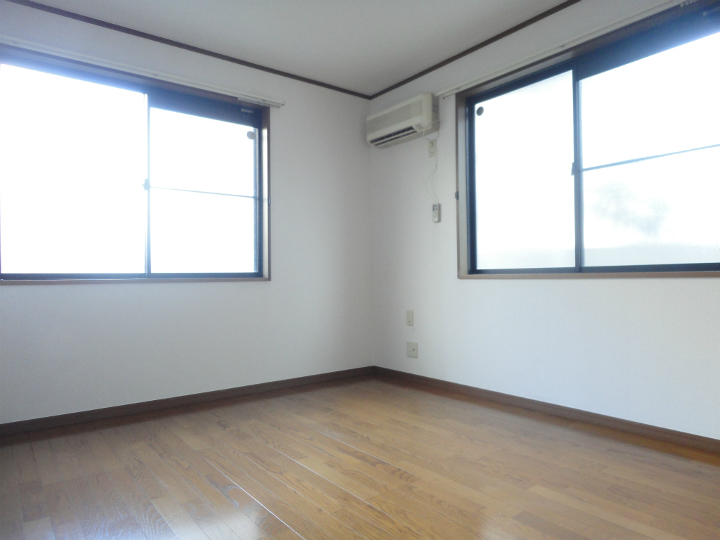 グレイスコート 窓が多いお部屋です