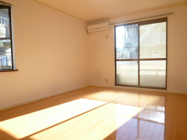 レピュートセイワ 窓が多いお部屋です