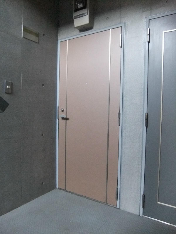 M＆E Court 玄関ドア