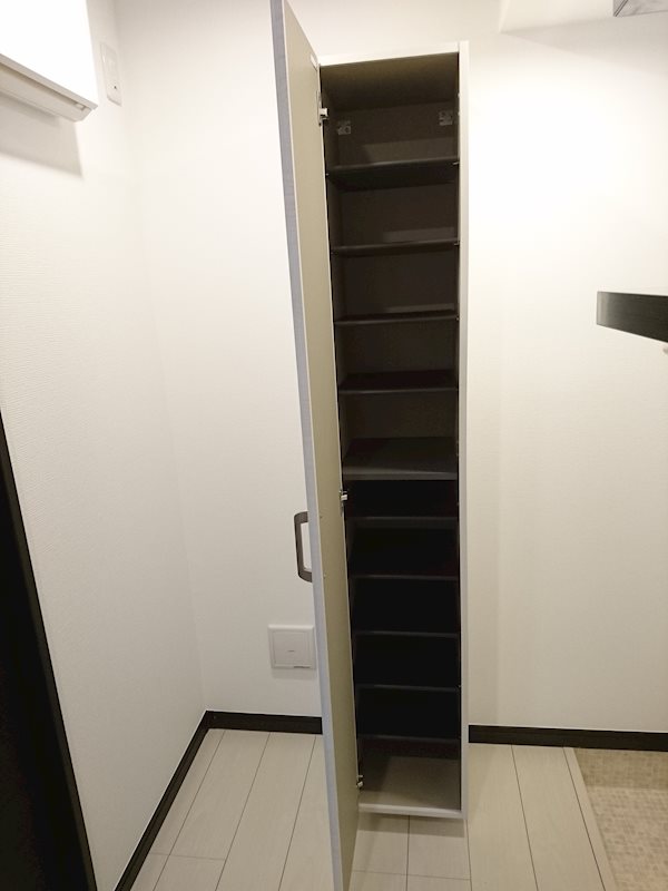 カーサ山手 しっかりとした容量のシューズボックス付き