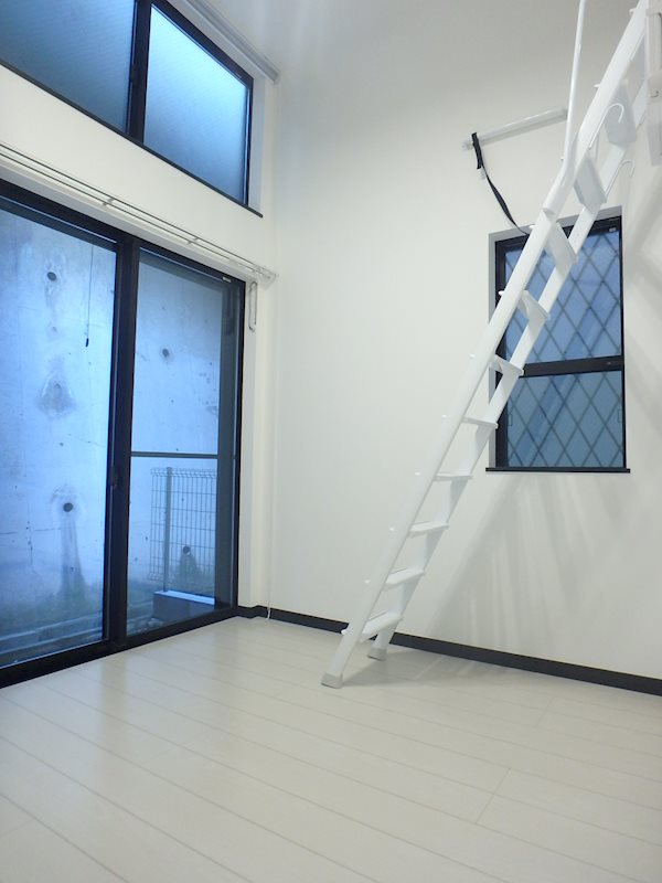 カーサ山手 窓の多いお部屋です！