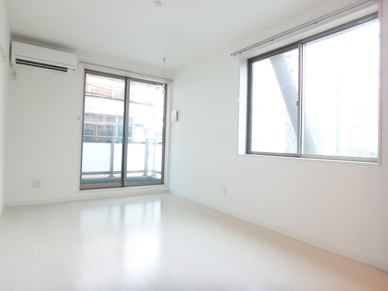 Felicia川崎 白を基調とした高級感のある室内。明るいお部屋です。