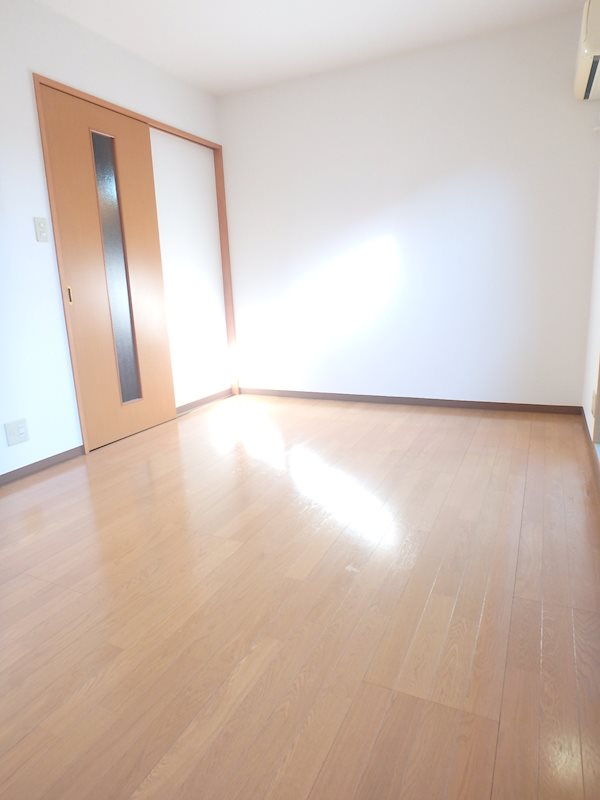 レインボーパーク 間口の広いお部屋です