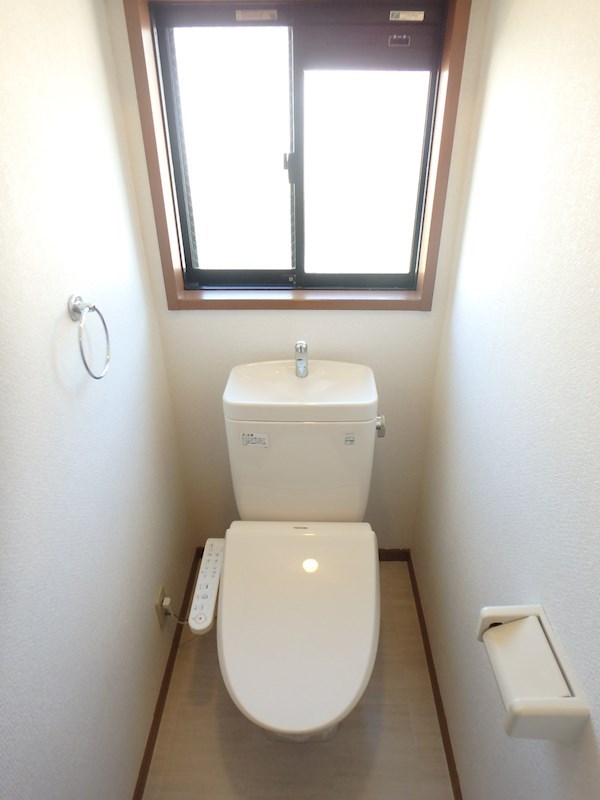 リベルテ代官 窓付きのトイレにウォシュレットあります！！