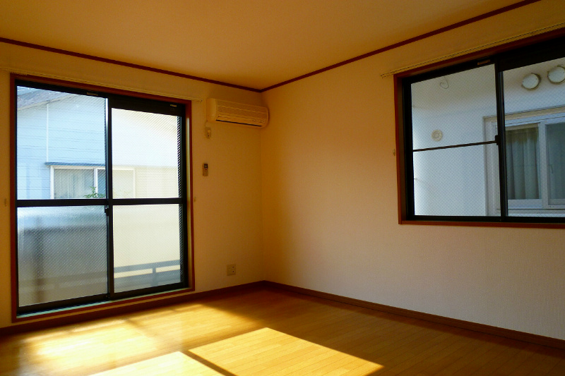 リベルテ代官 窓が多いお部屋です
