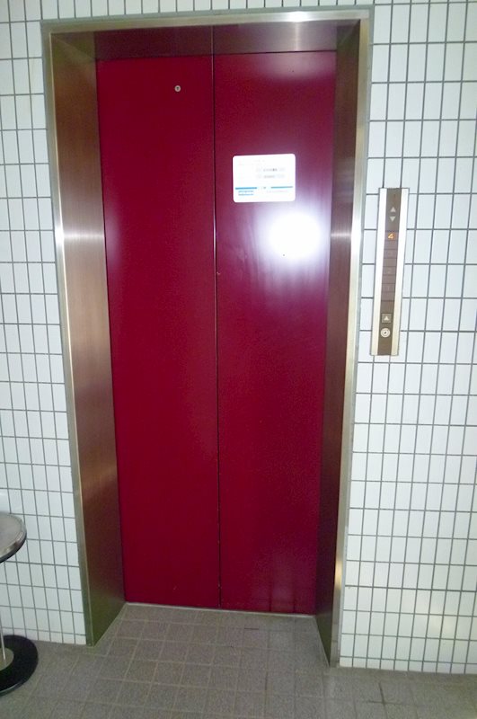 ロイヤル横浜 エレベーター.jpg