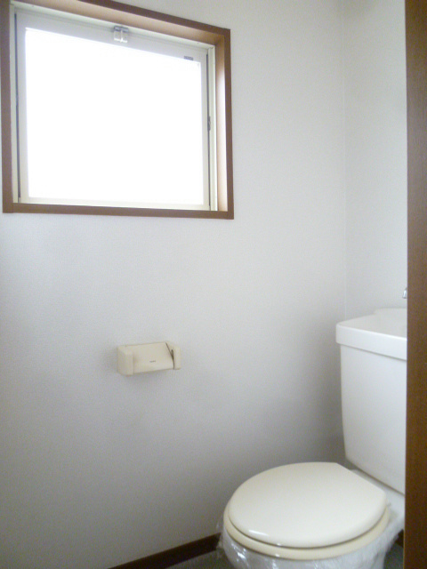 ドルチェ野川 窓付きのトイレで日当たりが良いでうす。