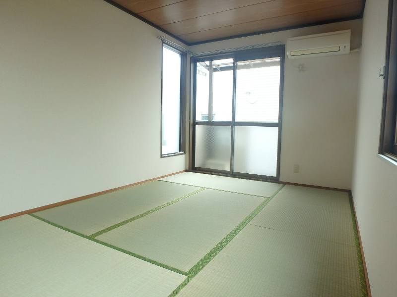 センチュリー幸 3面採光で落ち着く和室です