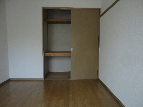 ティアラ湘南 押入れ付きです